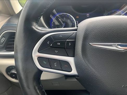 Used 2021 Chrysler Pacifica Touring-L FWD image 17