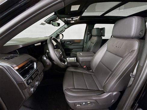 New 2026 GMC Yukon XL Denali w/ Denali Reserve Package image 17
