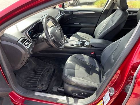 Used 2016 Ford Fusion Titanium FWD image 2