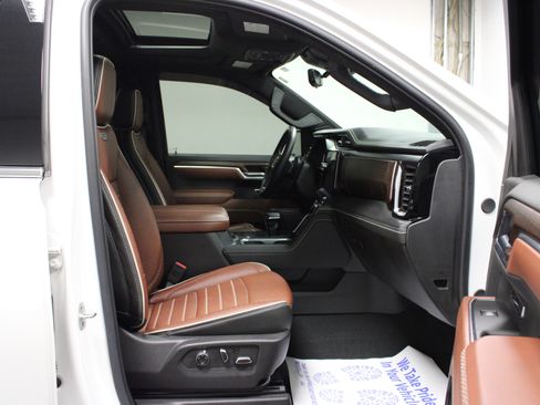 Used 2025 GMC Sierra 1500 Denali Ultimate image 16