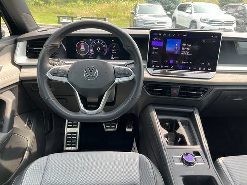 Certified 2025 Volkswagen Tiguan SE R-Line AWD/4WD image 20