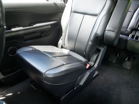 Used 2021 Ford Expedition XLT AWD/4WD image 12