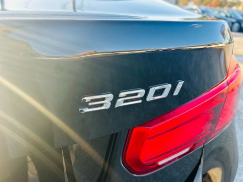 Used 2018 BMW 320i xDrive Sedan w/ Premium Package image 14