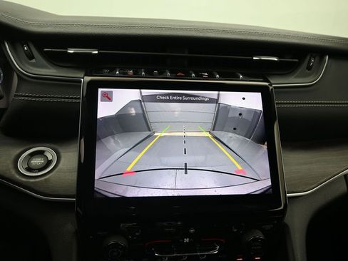 Used 2022 Jeep Grand Cherokee Limited image 11