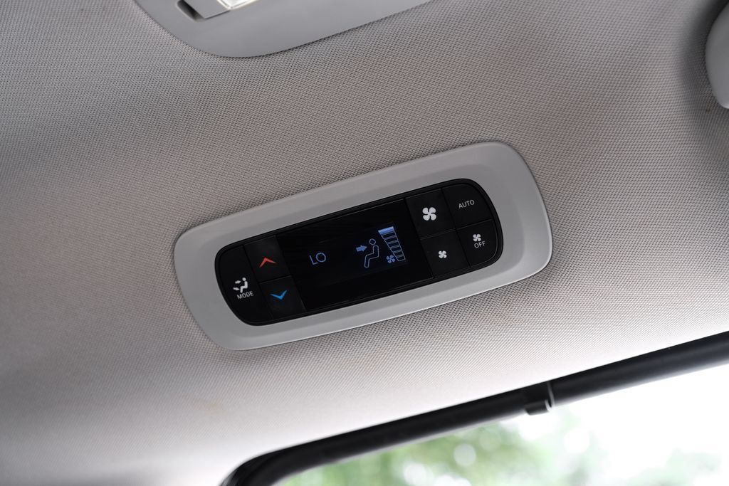 Used 2024 Chrysler Pacifica Touring-L FWD image 52