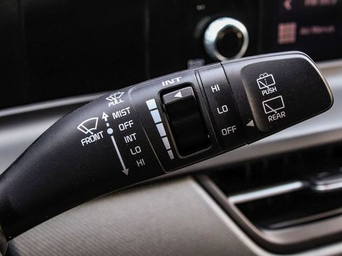Used 2025 Kia Seltos LX AWD/4WD image 29