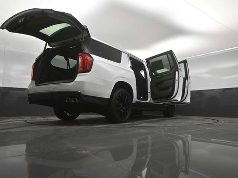 Used 2022 GMC Yukon XL Denali AWD/4WD image 46
