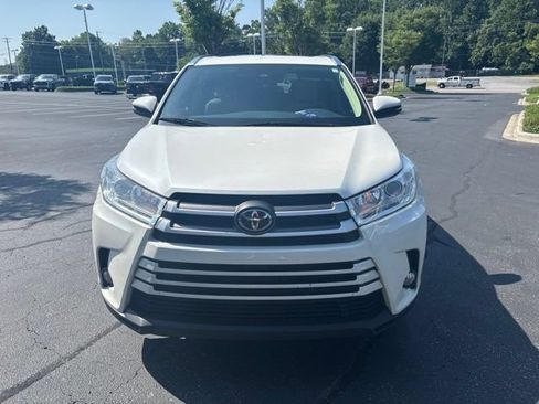 Used 2019 Toyota Highlander XLE FWD image 5