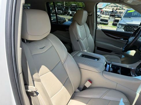 Used 2017 Cadillac Escalade ESV Premium Luxury AWD/4WD image 17