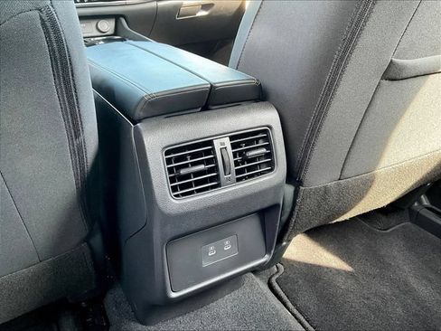 Used 2026 Nissan Rogue SV FWD image 12