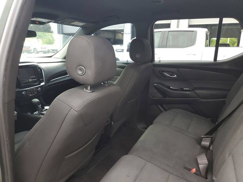 Used 2023 Chevrolet Traverse LT FWD image 9