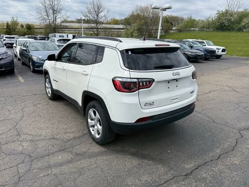 Used 2019 Jeep Compass Latitude w/ Cold Weather Group AWD/4WD image 2