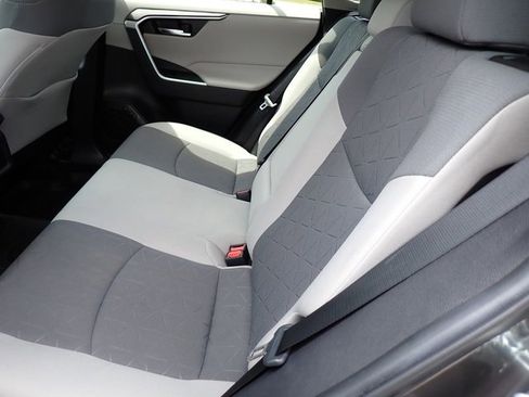 Used 2022 Toyota RAV4 XLE image 17