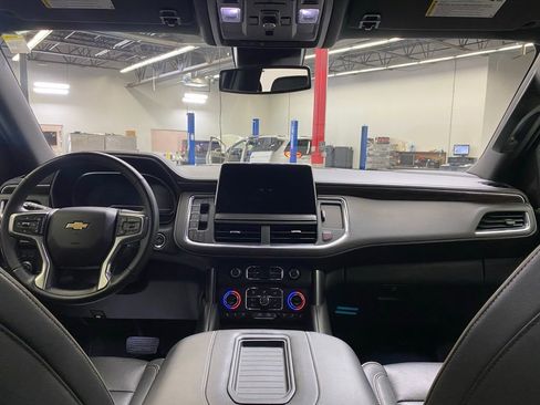 Used 2023 Chevrolet Suburban Premier image 16