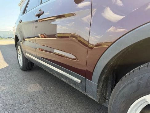 Used 2018 Ford Explorer XLT w/ Class II Trailer Tow Package AWD/4WD image 10