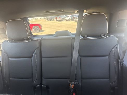 Used 2023 GMC Yukon SLT w/ SLT Premium Package AWD/4WD image 14
