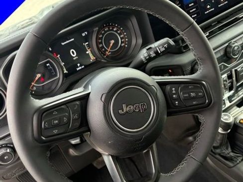 Used 2026 Jeep Wrangler Unlimited Rubicon AWD/4WD image 17