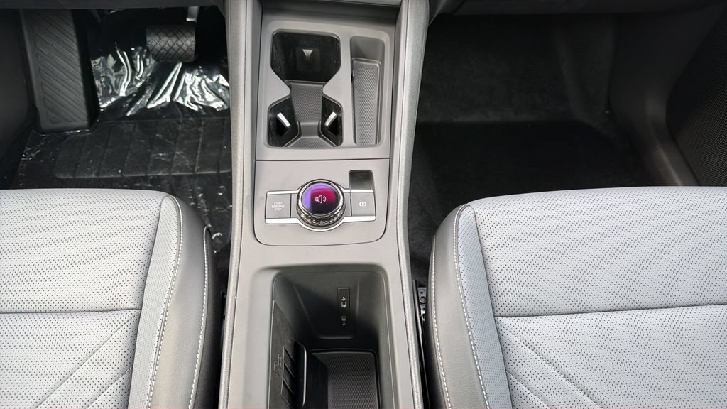 New 2026 Volkswagen Tiguan SE FWD image 18