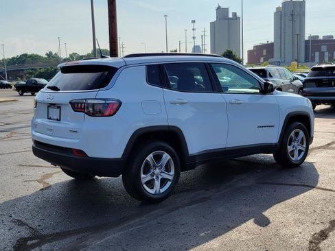 Used 2024 Jeep Compass Latitude AWD/4WD image 2