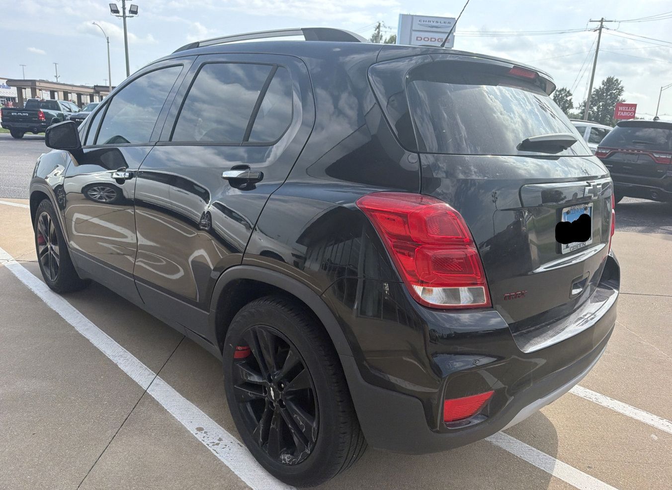 Used 2019 Chevrolet Trax LT w/ Sun & Sound Package FWD image 2