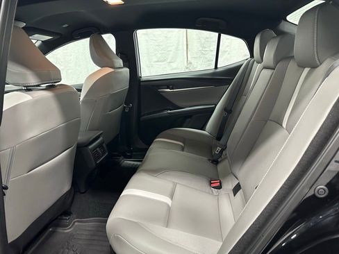 Used 2025 Toyota Camry SE image 47