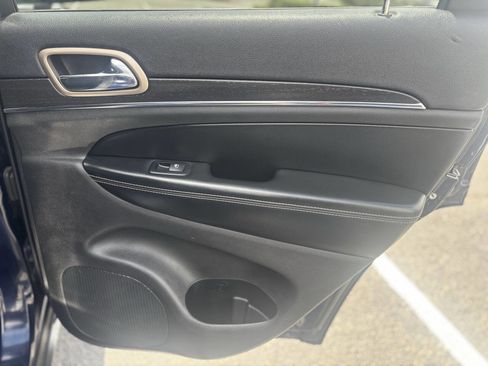 Used 2017 Jeep Grand Cherokee Limited w/ Luxury Group II AWD/4WD image 25