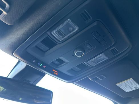 Used 2022 GMC Yukon XL SLT image 14