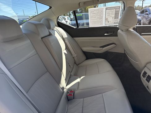 Used 2022 Nissan Altima 2.5 Platinum image 14