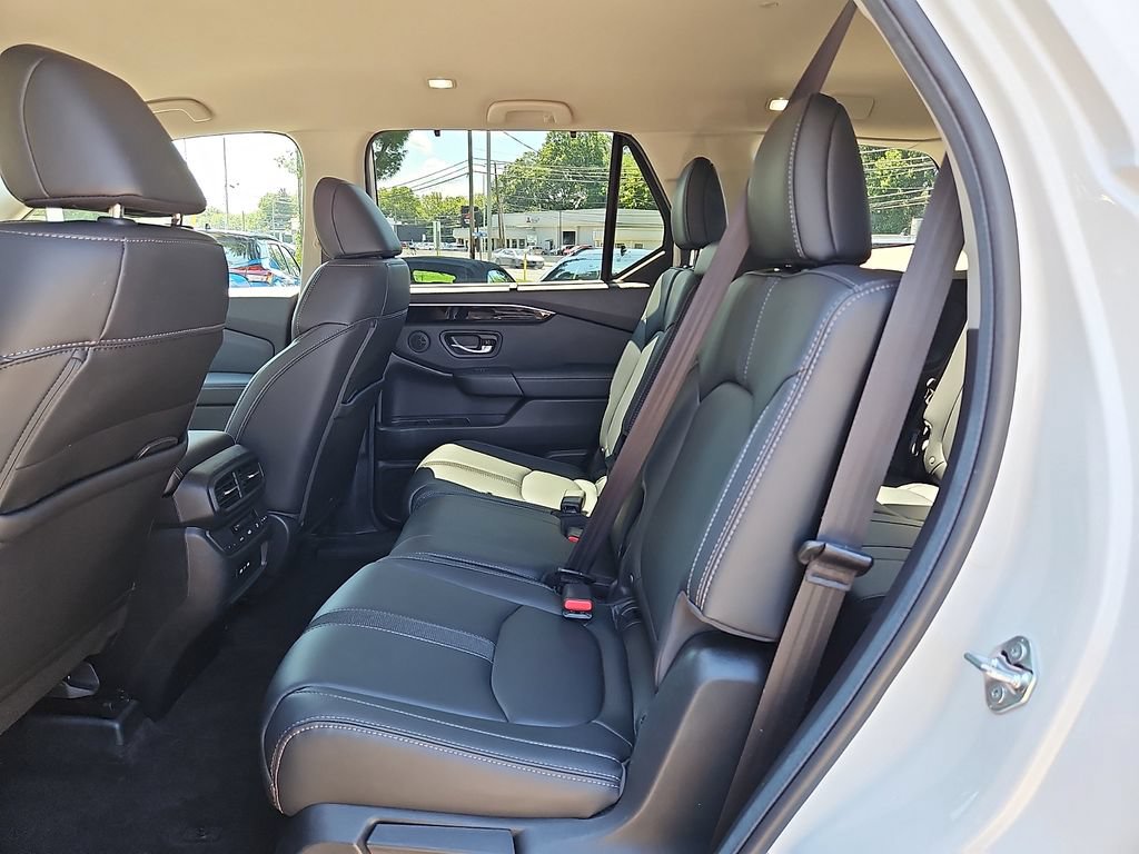 Used 2024 Honda Pilot EX-L image 11