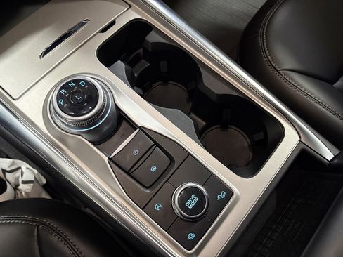 Used 2023 Ford Explorer XLT w/ Equipment Group 202A image 12