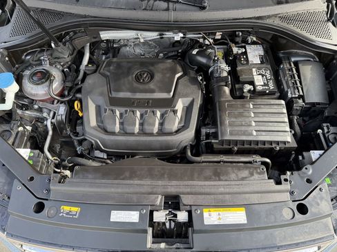 Used 2024 Volkswagen Tiguan SE AWD/4WD image 31