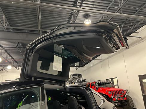 Used 2018 Tesla Model X 75D image 27