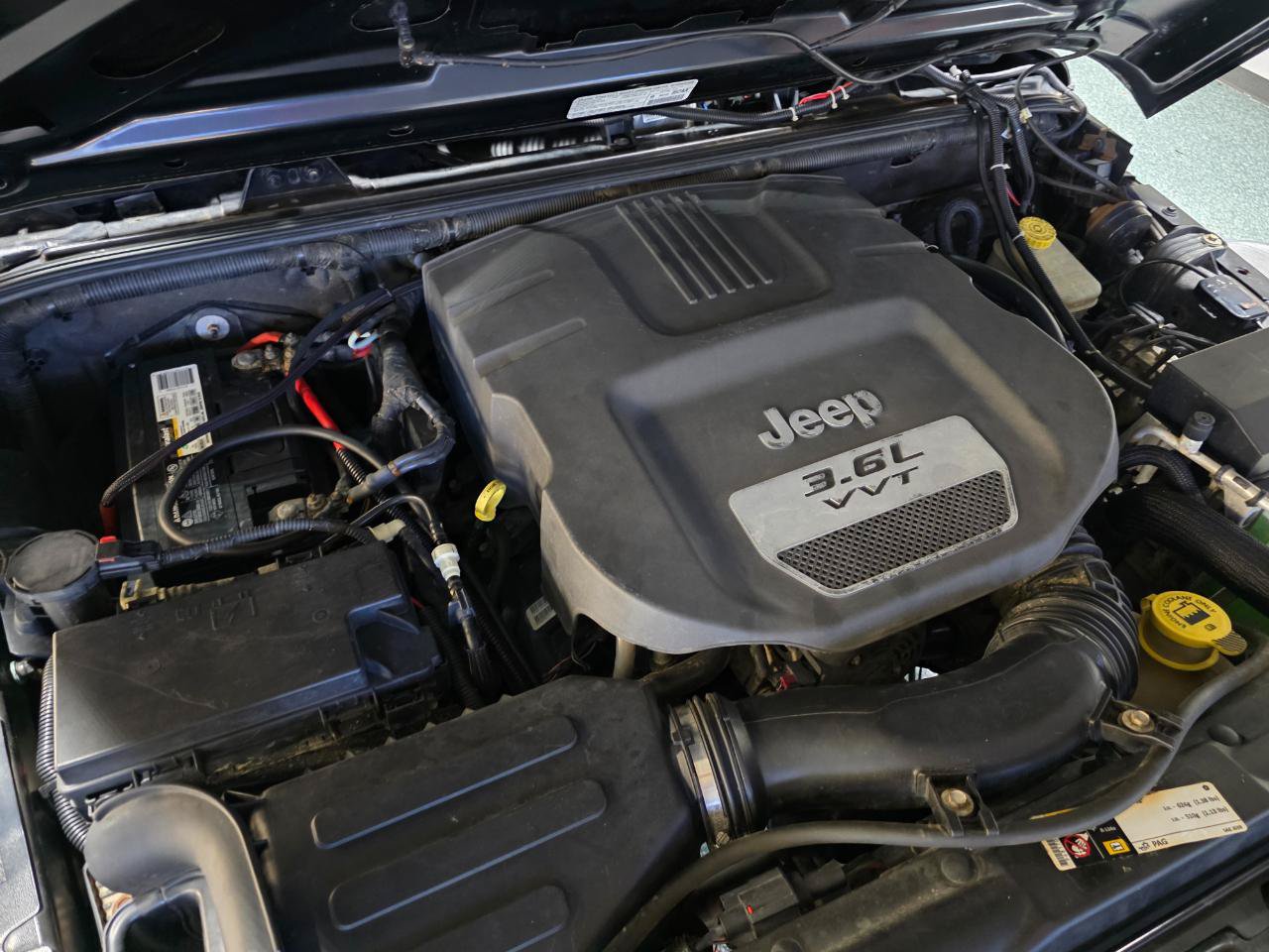 Used 2013 Jeep Wrangler Sport w/ Connectivity Group AWD/4WD image 32