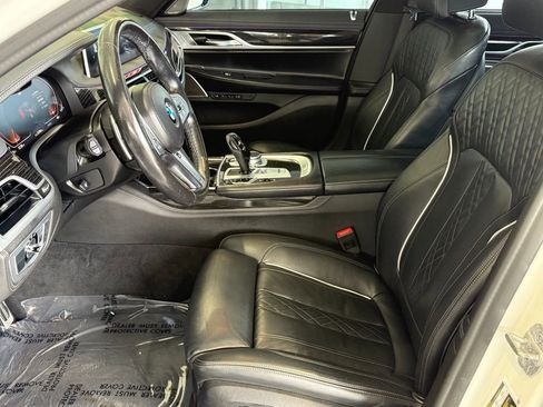 Used 2022 BMW 740i w/ M Sport Package RWD image 21