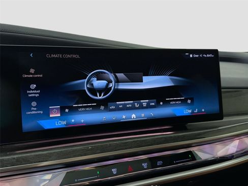 Used 2024 BMW 740i w/ Executive Package RWD image 16