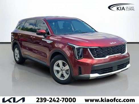 Certified 2025 Kia Sorento LX FWD image 1