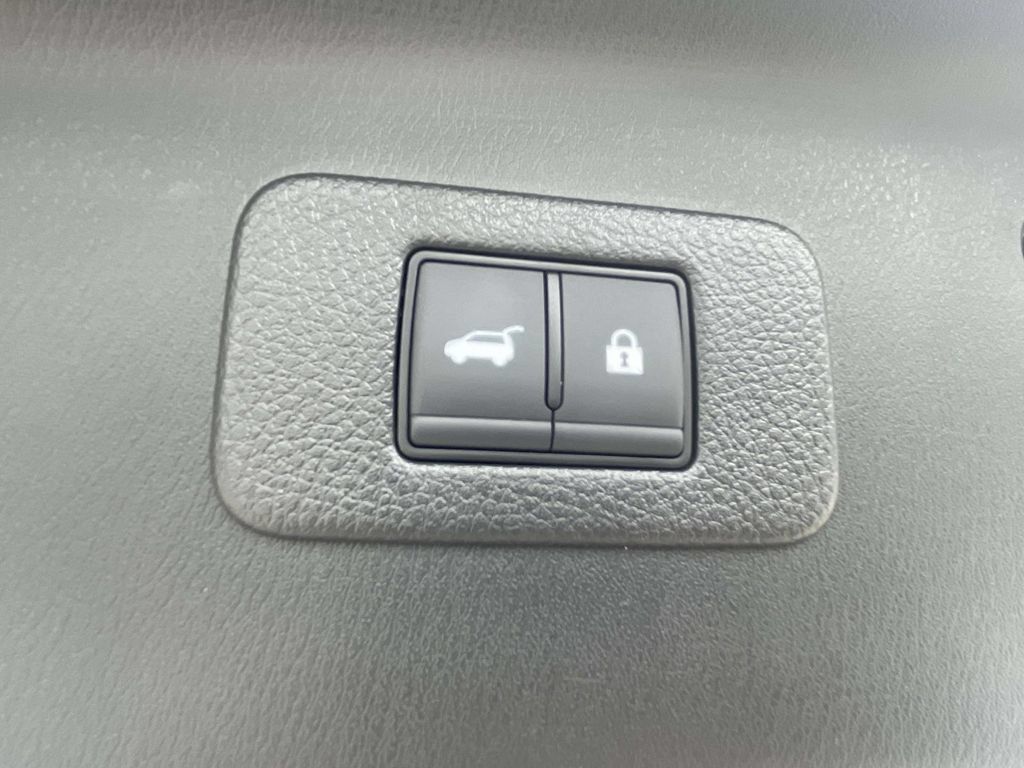 Used 2024 Nissan Armada SL w/ Captain's Chairs Package RWD image 13
