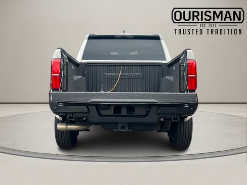Used 2025 Toyota Tacoma SR image 6
