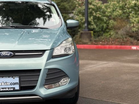 Used 2013 Ford Escape SE image 2