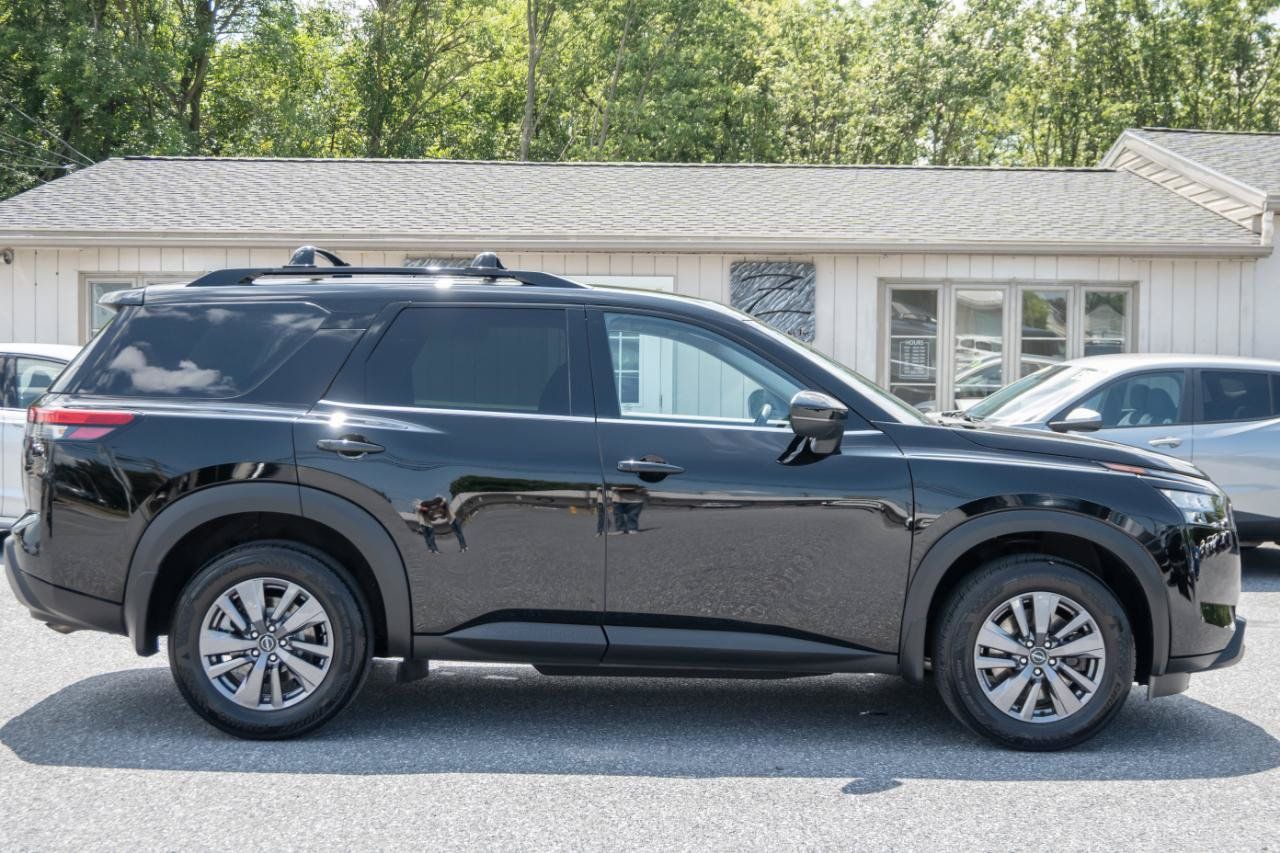 Used 2024 Nissan Pathfinder SV w/ Black Appearance Package AWD/4WD image 12