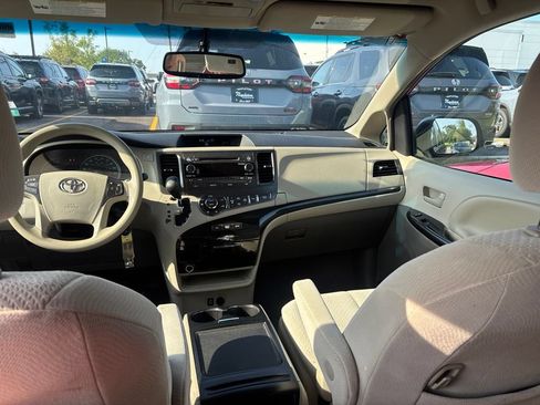 Used 2014 Toyota Sienna LE FWD image 23