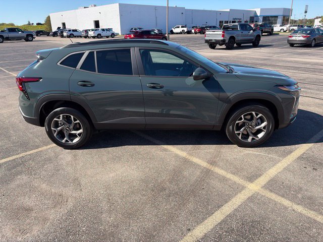 Used 2026 Chevrolet Trax LT w/ LT Convenience Package FWD image 7
