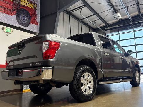 Used 2019 Nissan Titan SV AWD/4WD image 39