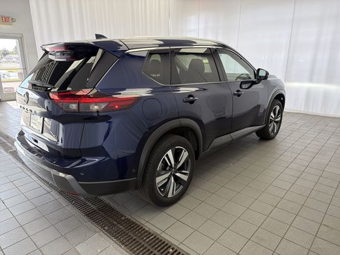 Used 2025 Nissan Rogue SL FWD image 4