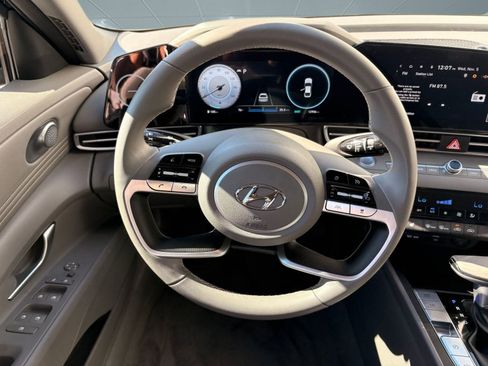 Used 2023 Hyundai Elantra SEL w/ Convenience Package image 23