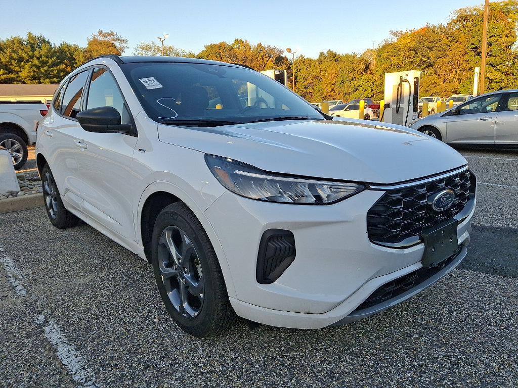 Used 2023 Ford Escape ST-Line w/ Tech Pack #1 AWD/4WD image 3