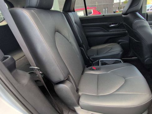 Used 2025 Toyota Grand Highlander FWD image 20
