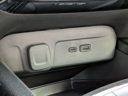 New 2026 Chevrolet Trax RS w/ Sunroof Package FWD image 32