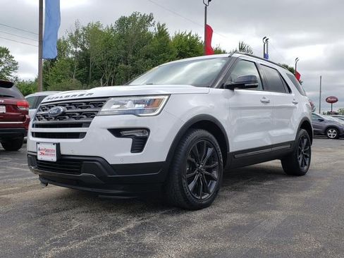 Used 2018 Ford Explorer XLT w/ Equipment Group 202A AWD/4WD image 3