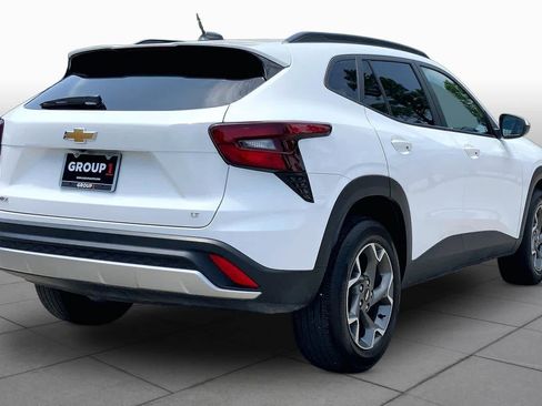 Used 2025 Chevrolet Trax LT FWD image 13